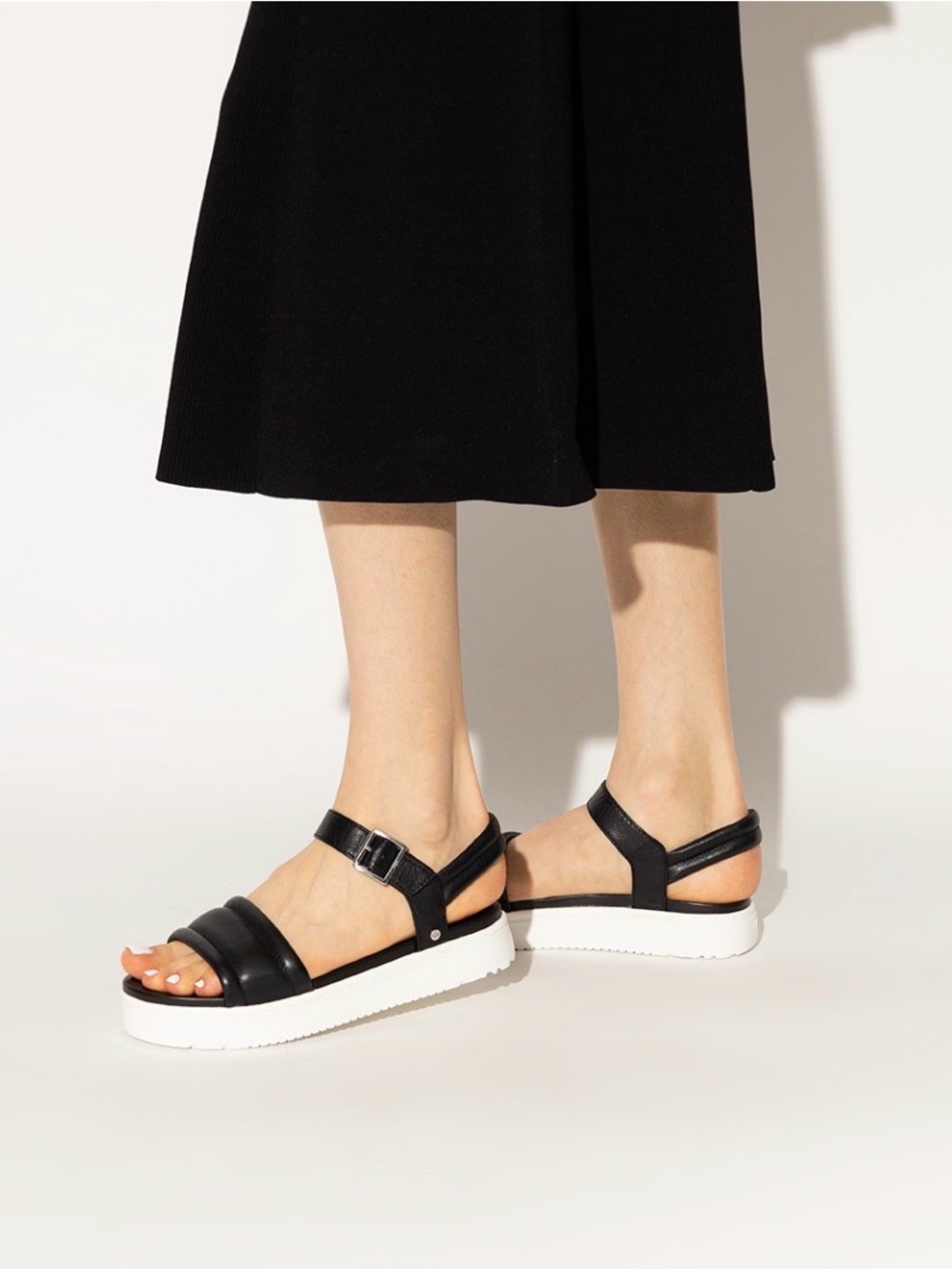 UGG Zayne sandals, size 10